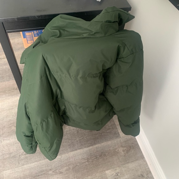 Woman’s Green Puffer Jacket (size: S) from Weekend Vibes - Picture 4 of 6